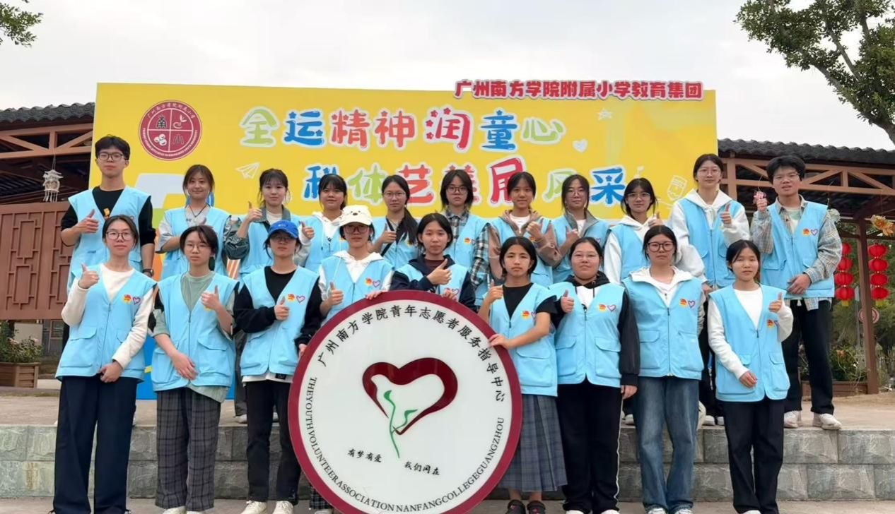 1.我校志愿者团队合影