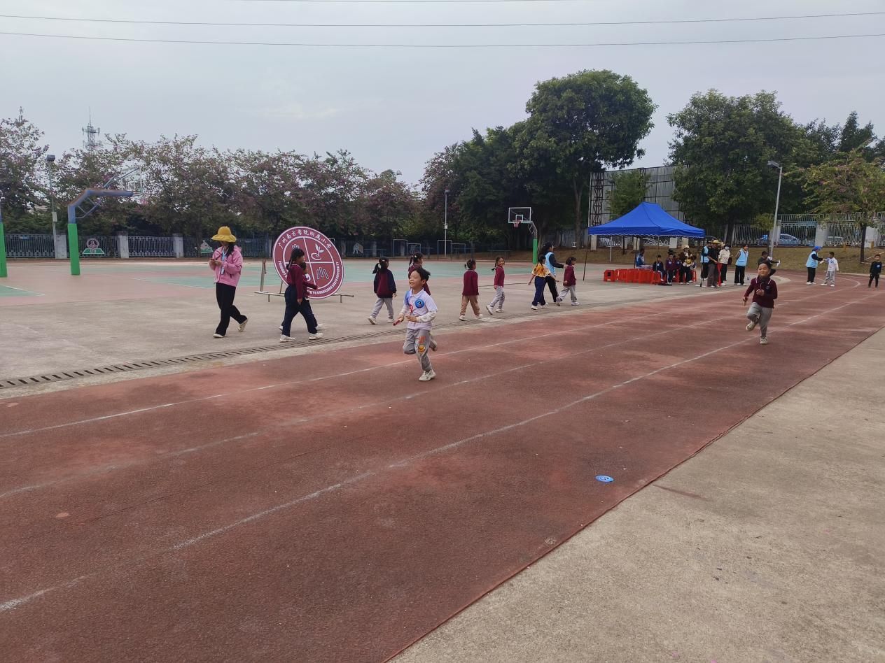 2.附小田径比赛活动现场