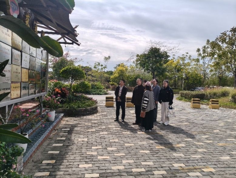 人的雕塑AI 生成的内容可能不正确。